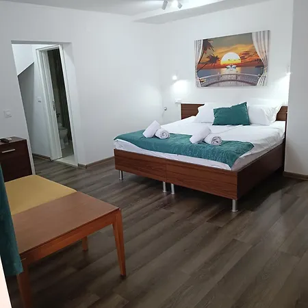 Jana Apartment *